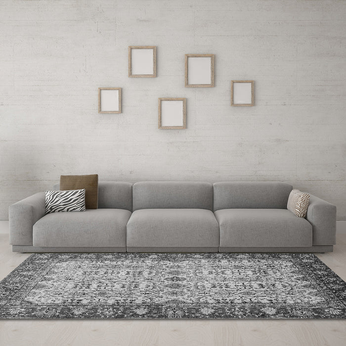 Machine Washable Oriental Gray Traditional Rug in a Living Room,, wshabs3217gry