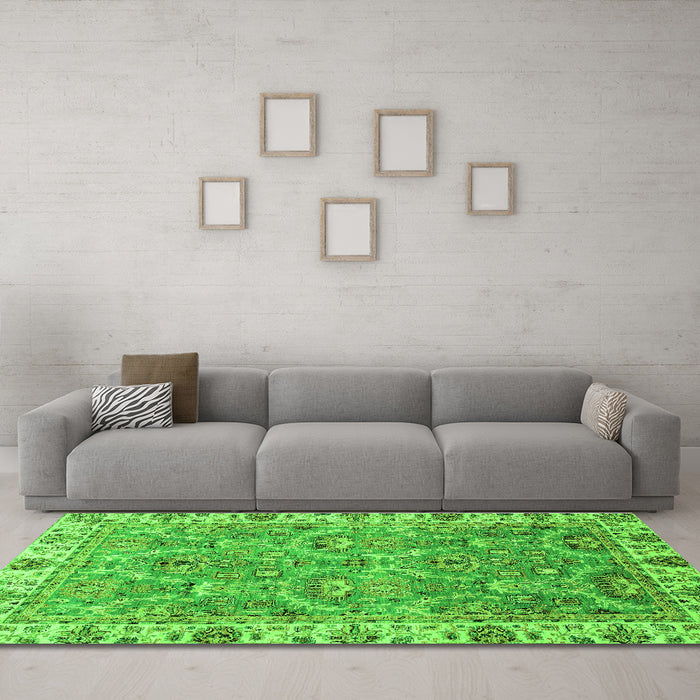 Machine Washable Oriental Green Traditional Area Rugs in a Living Room,, wshabs3219grn