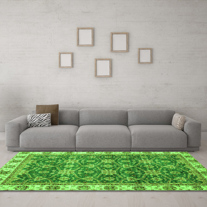 Machine Washable Oriental Green Traditional Area Rugs in a Living Room,, wshabs3222grn