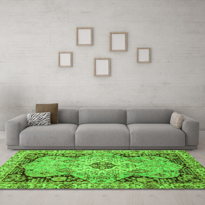 Machine Washable Oriental Green Traditional Area Rugs in a Living Room,, wshabs3223grn