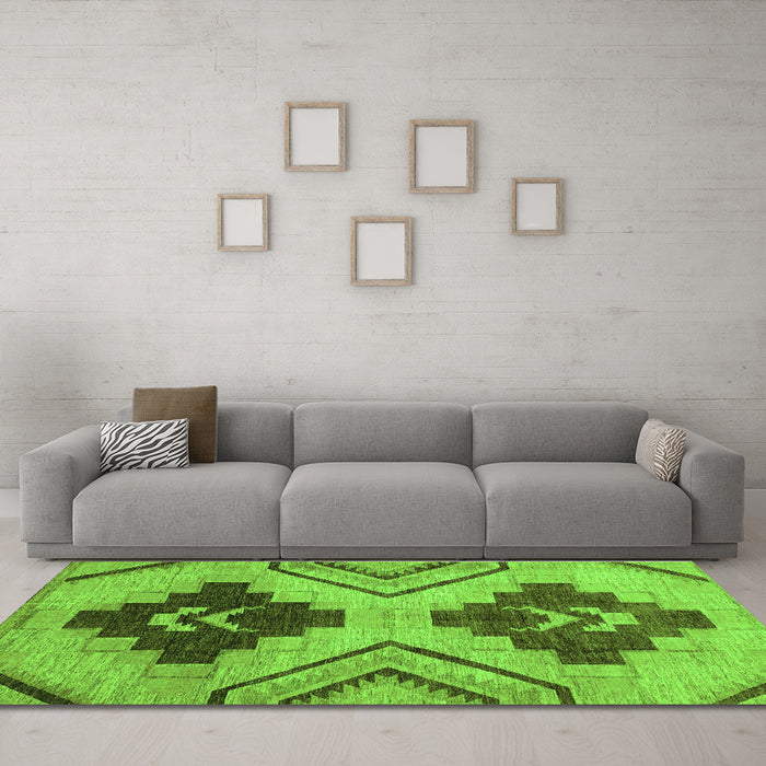 Machine Washable Abstract Green Modern Area Rugs in a Living Room,, wshabs3226grn