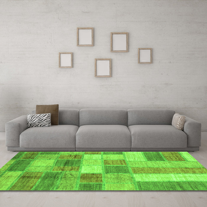 Machine Washable Patchwork Green Transitional Area Rugs in a Living Room,, wshabs3227grn