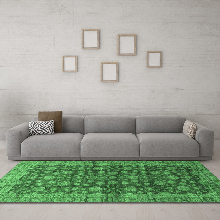 Machine Washable Oriental Emerald Green Traditional Area Rugs in a Living Room,, wshabs3230emgrn