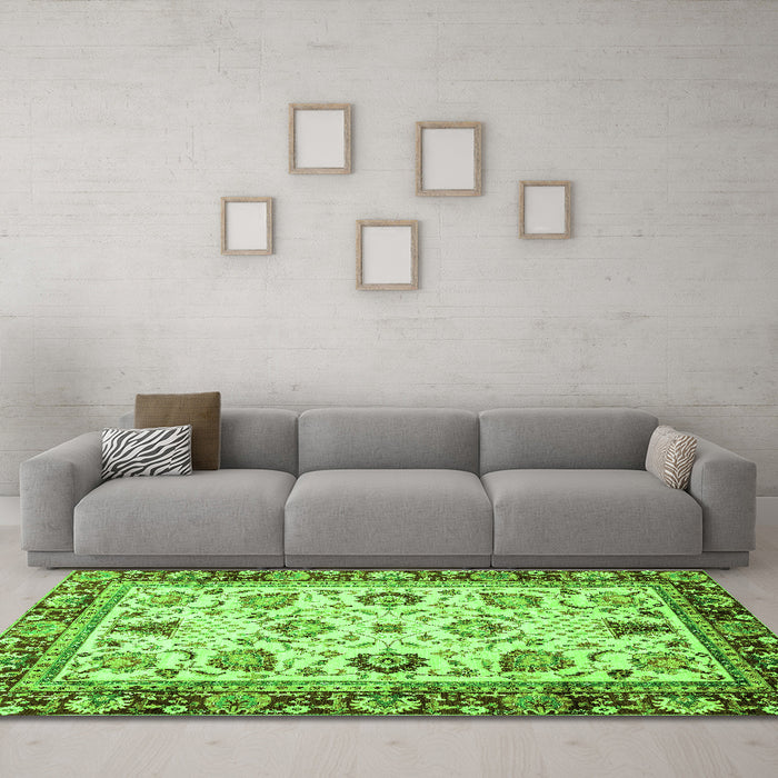 Machine Washable Oriental Green Traditional Area Rugs in a Living Room,, wshabs3236grn