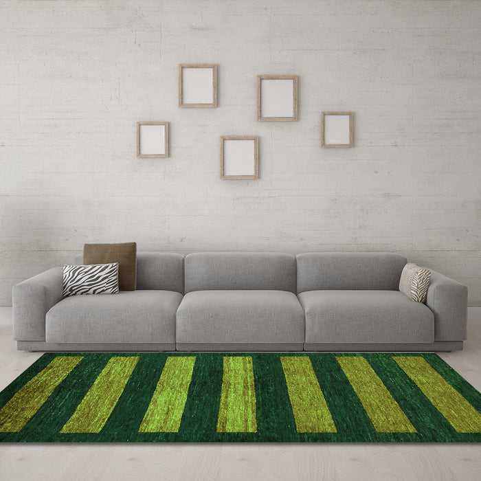 Machine Washable Abstract Green Modern Area Rugs in a Living Room,, wshabs323grn