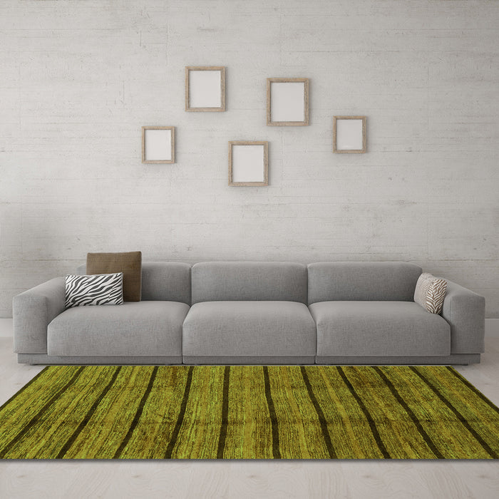 Machine Washable Abstract Green Modern Area Rugs in a Living Room,, wshabs3245grn