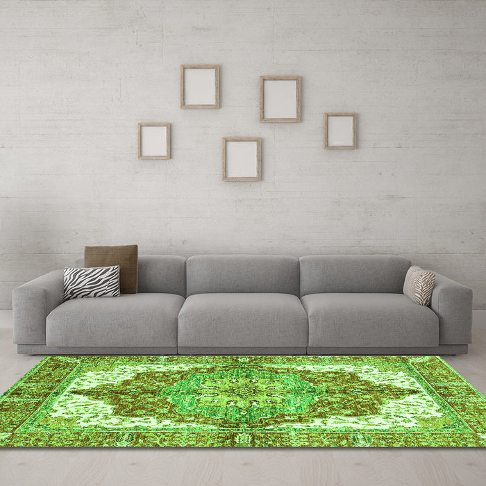 Machine Washable Persian Green Traditional Area Rugs in a Living Room,, wshabs3247grn