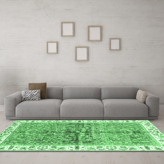 Machine Washable Oriental Emerald Green Traditional Area Rugs in a Living Room,, wshabs3251emgrn