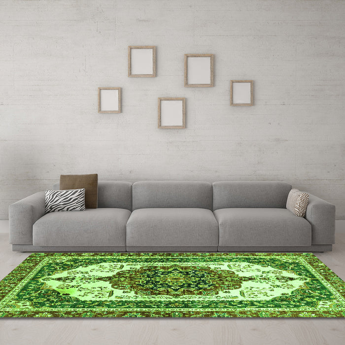 Machine Washable Persian Green Traditional Area Rugs in a Living Room,, wshabs3252grn
