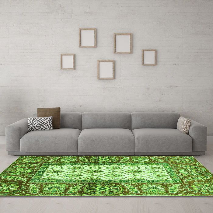 Machine Washable Oriental Green Traditional Area Rugs in a Living Room,, wshabs3253grn
