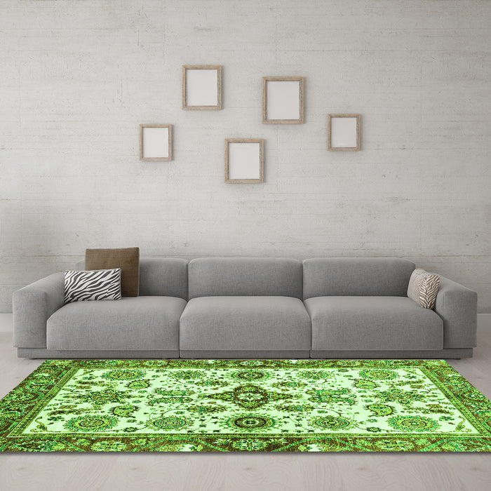 Machine Washable Oriental Green Traditional Area Rugs in a Living Room,, wshabs3256grn