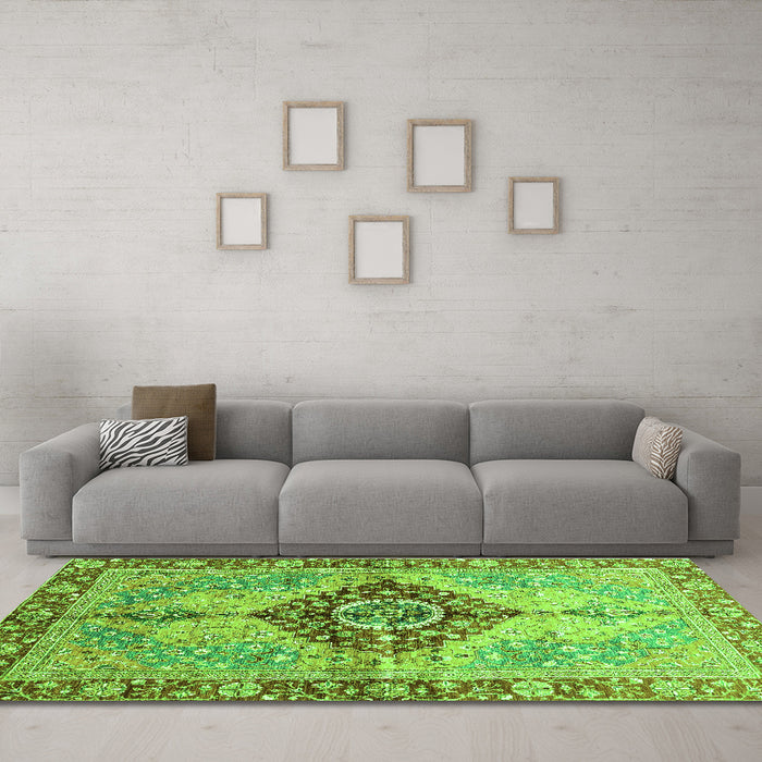Machine Washable Persian Green Traditional Area Rugs in a Living Room,, wshabs3257grn