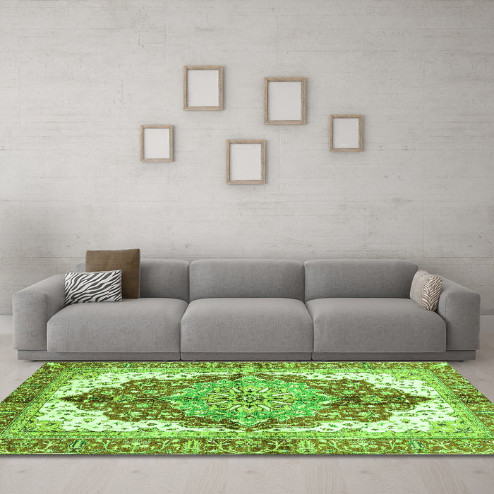 Machine Washable Persian Green Traditional Area Rugs in a Living Room,, wshabs3258grn