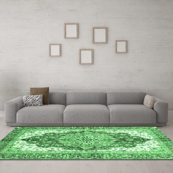 Machine Washable Persian Emerald Green Traditional Area Rugs in a Living Room,, wshabs3258emgrn