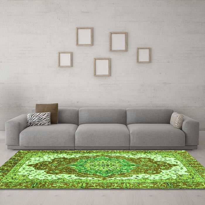 Machine Washable Persian Green Traditional Area Rugs in a Living Room,, wshabs3263grn