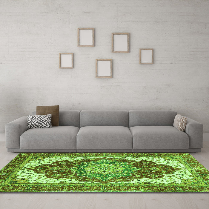 Machine Washable Persian Green Traditional Area Rugs in a Living Room,, wshabs3265grn