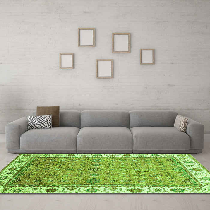 Machine Washable Oriental Green Traditional Area Rugs in a Living Room,, wshabs3266grn