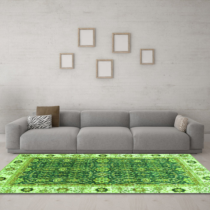 Machine Washable Oriental Green Traditional Area Rugs in a Living Room,, wshabs3267grn