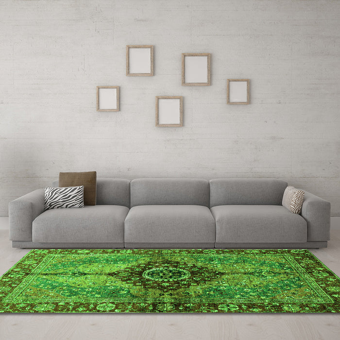 Machine Washable Persian Green Traditional Area Rugs in a Living Room,, wshabs3268grn