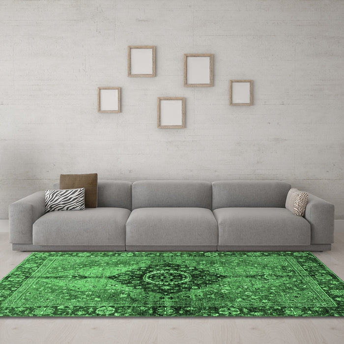 Machine Washable Persian Emerald Green Traditional Area Rugs in a Living Room,, wshabs3268emgrn