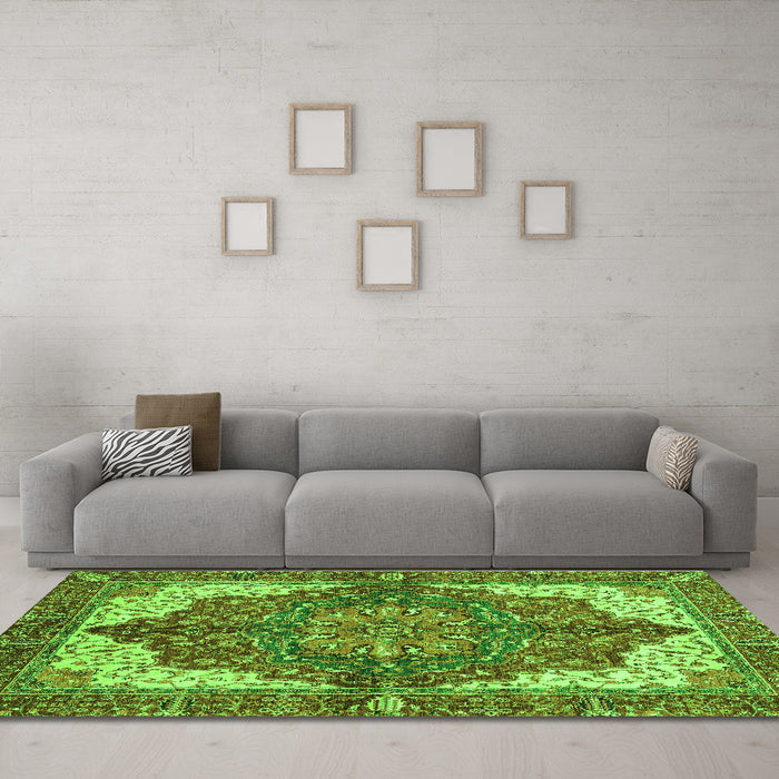 Machine Washable Persian Green Traditional Area Rugs in a Living Room,, wshabs3270grn