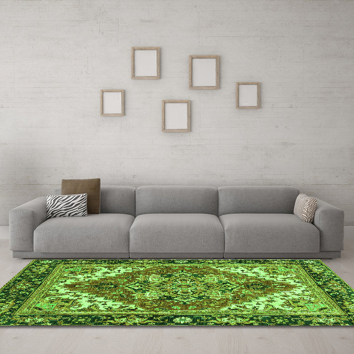 Machine Washable Persian Green Traditional Area Rugs in a Living Room,, wshabs3271grn