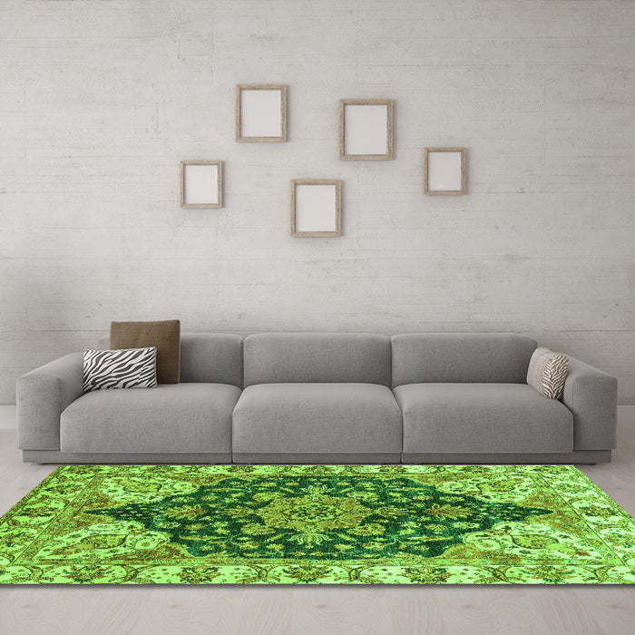 Machine Washable Geometric Green Traditional Area Rugs in a Living Room,, wshabs3272grn