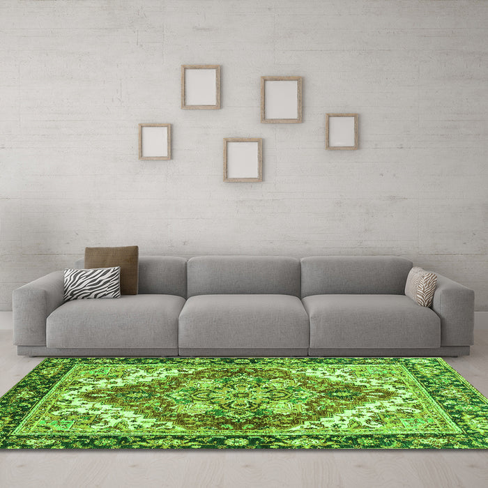 Machine Washable Persian Green Traditional Area Rugs in a Living Room,, wshabs3274grn