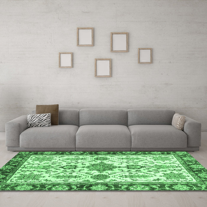 Machine Washable Oriental Emerald Green Traditional Area Rugs in a Living Room,, wshabs3275emgrn