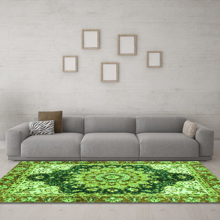 Machine Washable Geometric Green Traditional Area Rugs in a Living Room,, wshabs3276grn