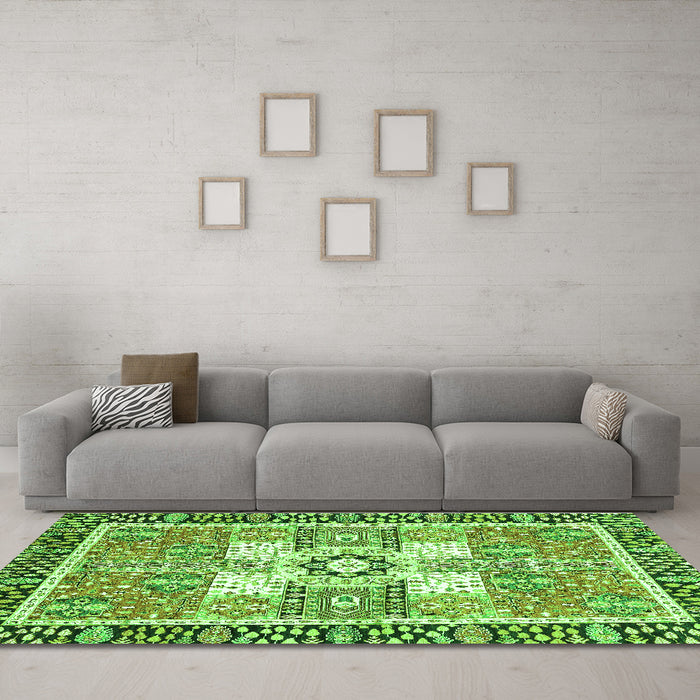 Machine Washable Abstract Green Modern Area Rugs in a Living Room,, wshabs3291grn