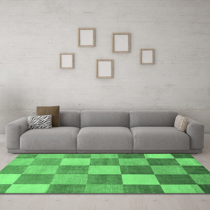 Machine Washable Checkered Emerald Green Modern Area Rugs in a Living Room,, wshabs329emgrn