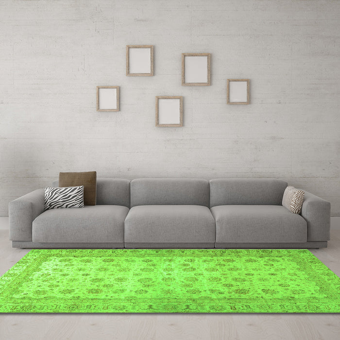 Machine Washable Oriental Green Traditional Area Rugs in a Living Room,, wshabs32grn