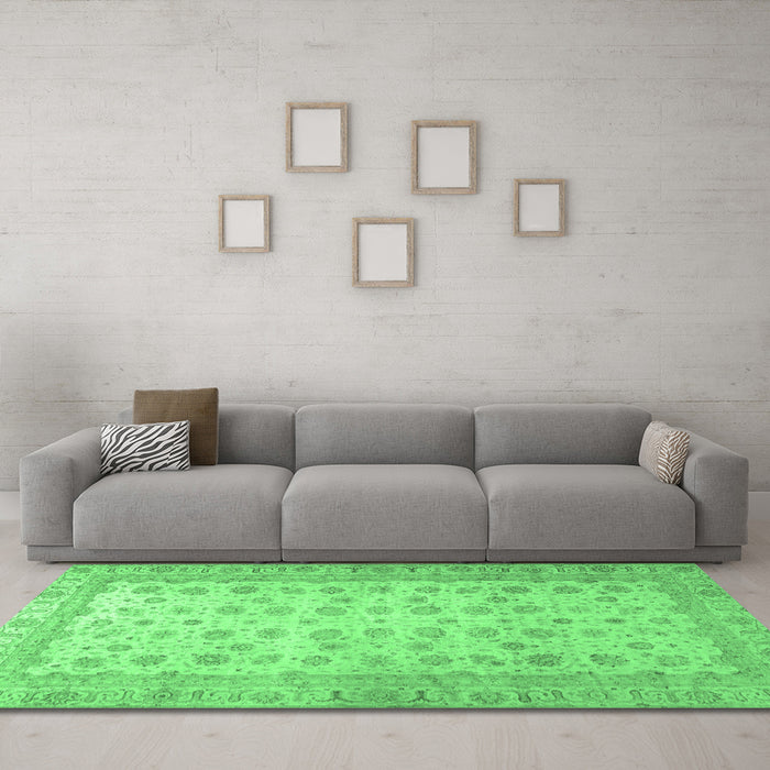 Machine Washable Oriental Emerald Green Traditional Area Rugs in a Living Room,, wshabs32emgrn
