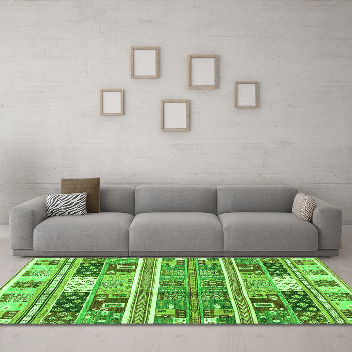 Machine Washable Abstract Green Modern Area Rugs in a Living Room,, wshabs3310grn