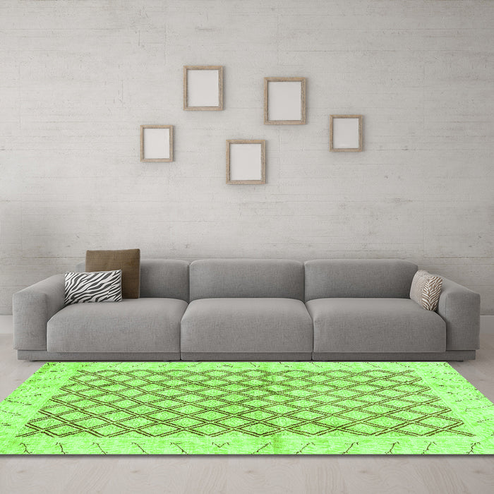 Machine Washable Abstract Green Modern Area Rugs in a Living Room,, wshabs3313grn