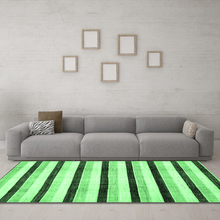 Machine Washable Solid Emerald Green Modern Area Rugs in a Living Room,, wshabs332emgrn