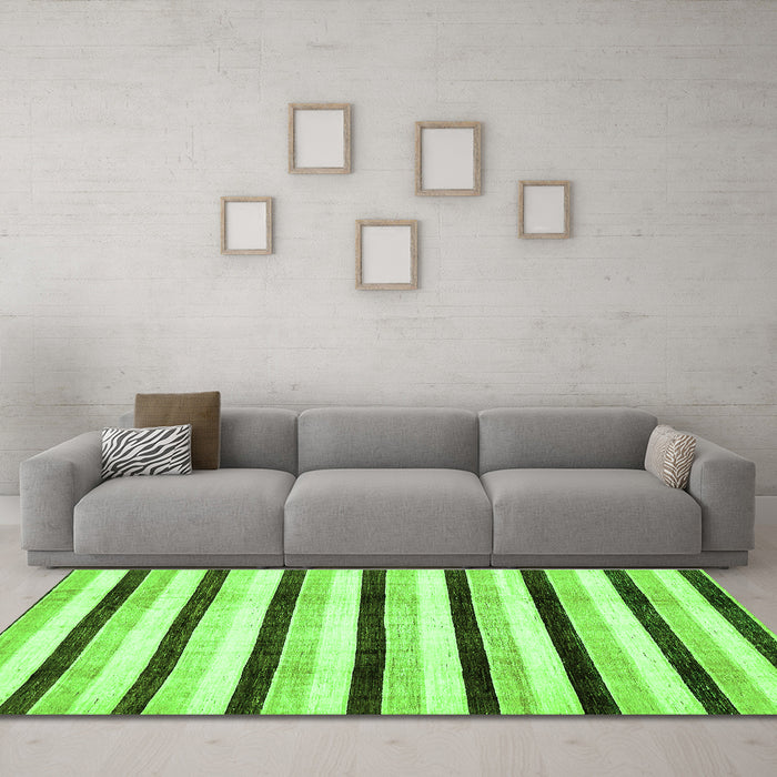 Machine Washable Solid Green Modern Area Rugs in a Living Room,, wshabs332grn