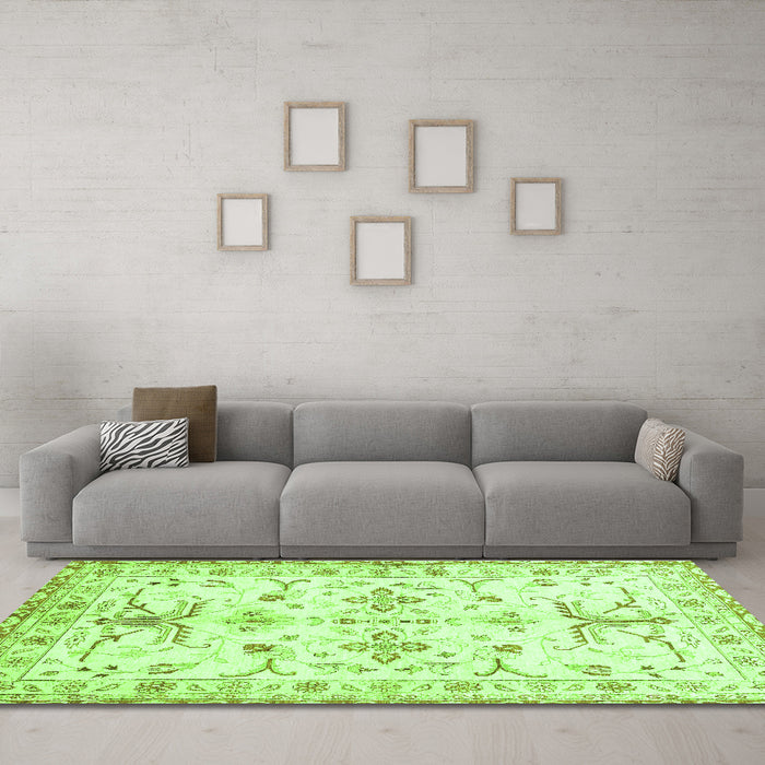 Machine Washable Oriental Green Traditional Area Rugs in a Living Room,, wshabs3335grn
