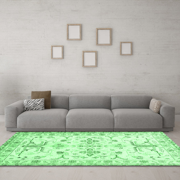Machine Washable Oriental Emerald Green Traditional Area Rugs in a Living Room,, wshabs3335emgrn