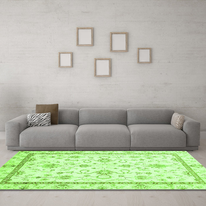 Machine Washable Oriental Green Traditional Area Rugs in a Living Room,, wshabs3336grn
