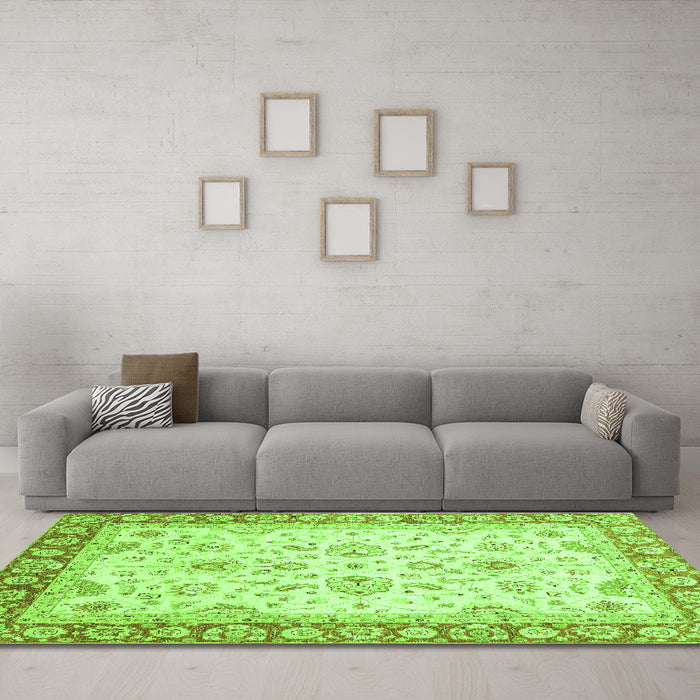 Machine Washable Oriental Green Traditional Area Rugs in a Living Room,, wshabs3340grn