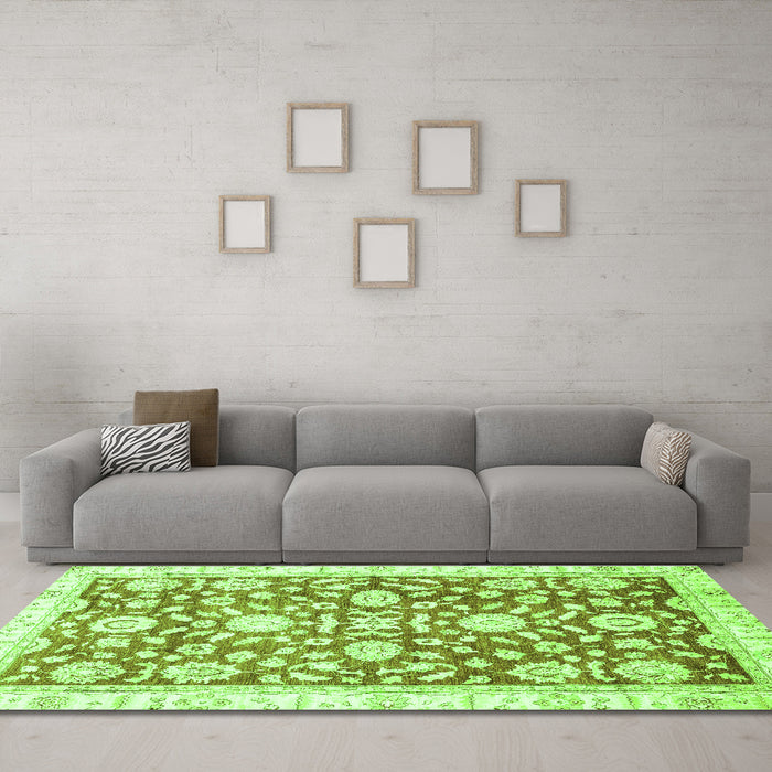 Machine Washable Oriental Green Traditional Area Rugs in a Living Room,, wshabs3341grn