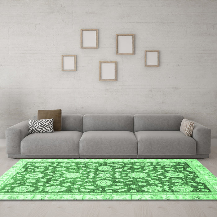 Machine Washable Oriental Emerald Green Traditional Area Rugs in a Living Room,, wshabs3341emgrn