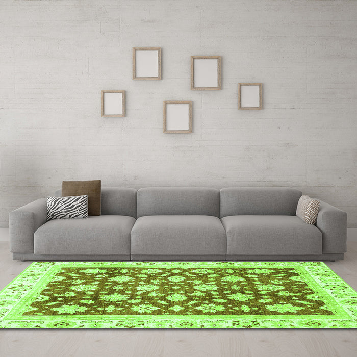 Machine Washable Oriental Green Traditional Area Rugs in a Living Room,, wshabs3343grn