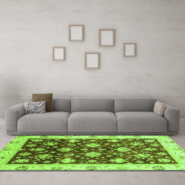 Machine Washable Oriental Green Traditional Area Rugs in a Living Room,, wshabs3344grn