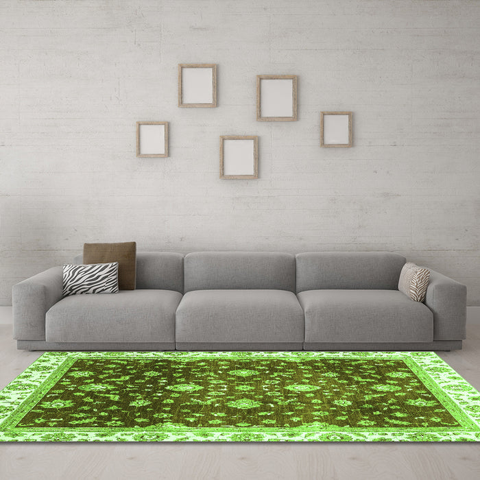 Machine Washable Oriental Green Traditional Area Rugs in a Living Room,, wshabs3347grn