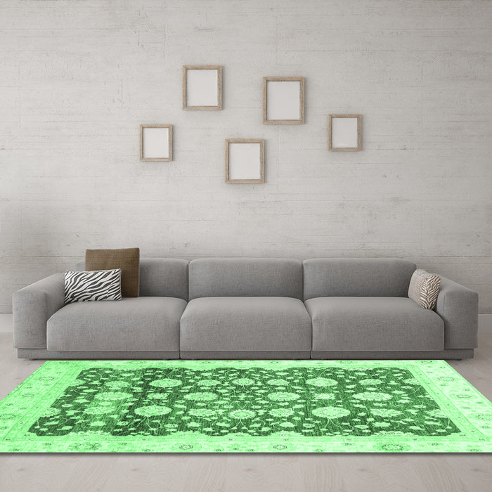 Machine Washable Oriental Emerald Green Traditional Area Rugs in a Living Room,, wshabs3349emgrn