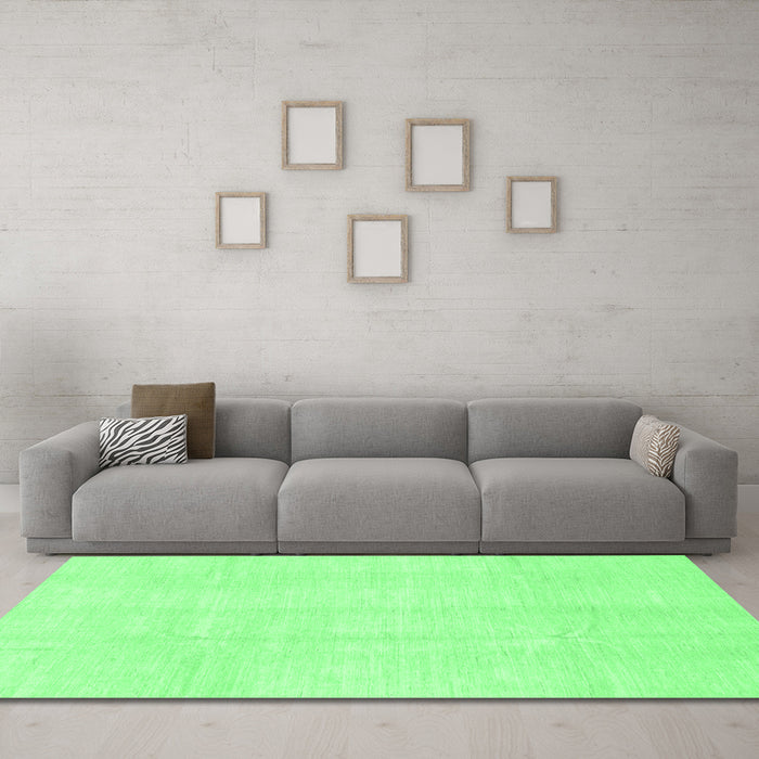 Machine Washable Solid Emerald Green Modern Area Rugs in a Living Room,, wshabs3364emgrn