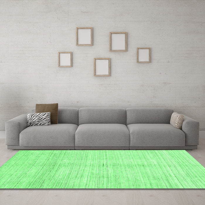 Machine Washable Solid Emerald Green Modern Area Rugs in a Living Room,, wshabs3370emgrn